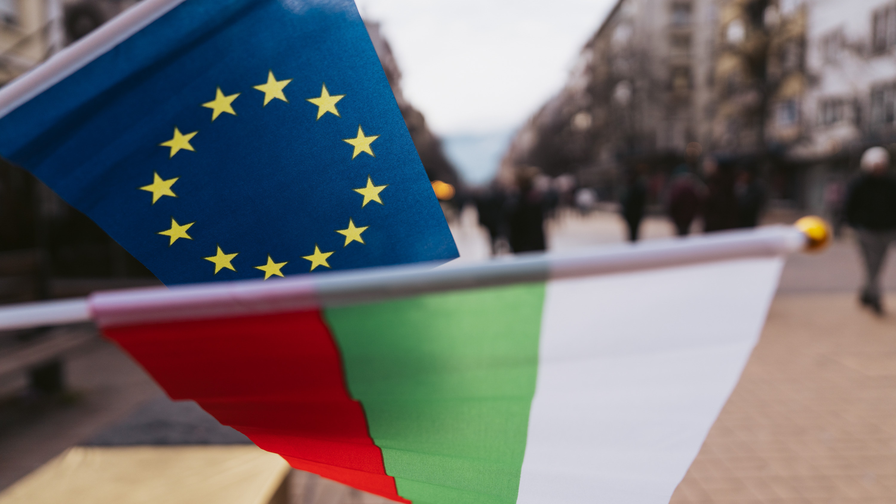 ЕС предупреди България за прекомерен дефицит месеци след влизането в еврозоната